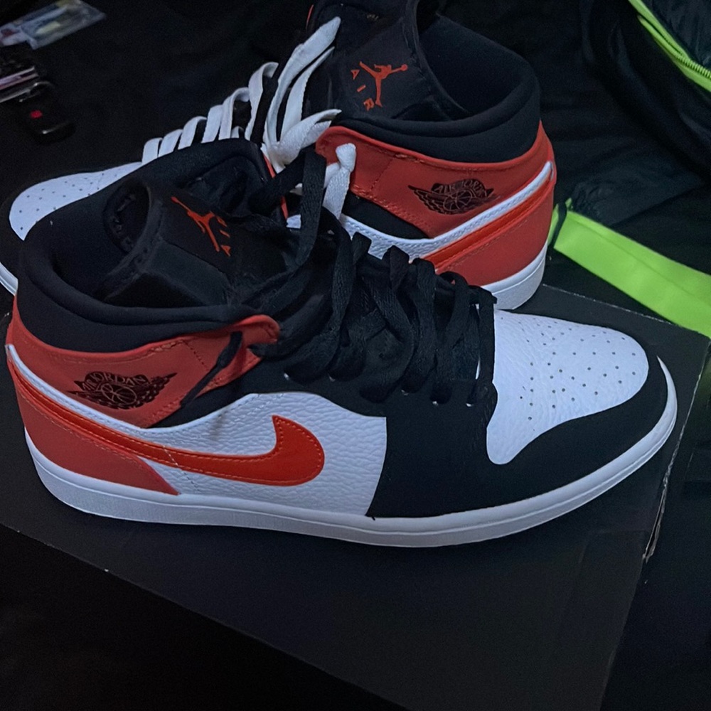 Air Jordan 1 Mid